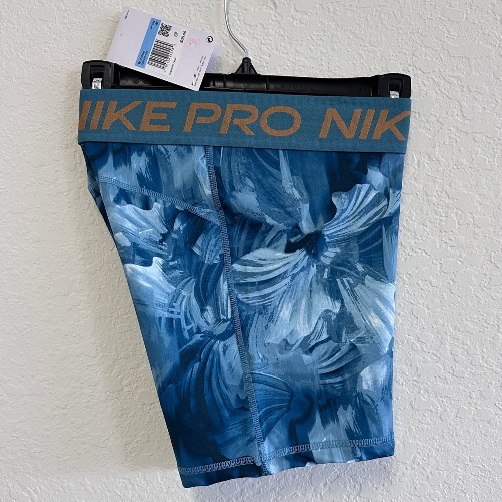 Bundle Nike Pro Women's 5" Shorts & Swoosh Medium-Support Padded Sports Bra - Picture 5 of 14